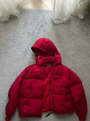 Vero Moda women's puffer jacket red like new, size Small