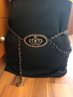 Denny Rose Ζώνη Μεταχειρισμένη Με Στρασένια Κορώνα Και Αλυσίδα Με Πέρλες Ρυθμιζόμενη