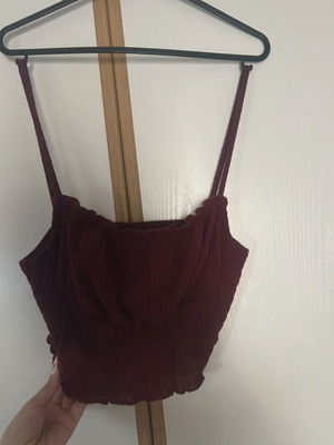 Strap top like new, size M, red