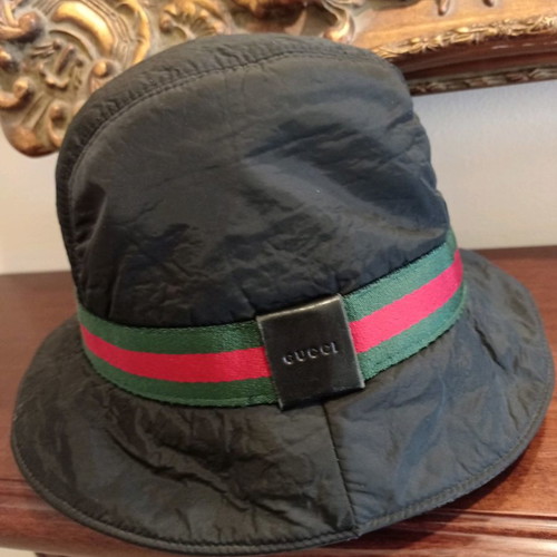 Gucci hat waterproof like new, size M