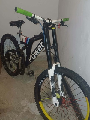 MTB Mountain Bike like new with disc brakes and 27-inch wheels