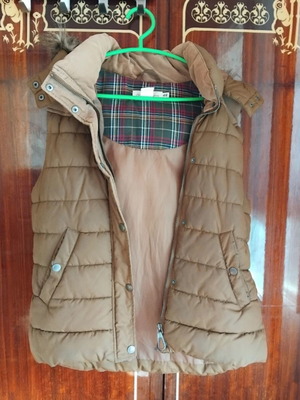 H&M sleeveless vest used with detachable hood brown