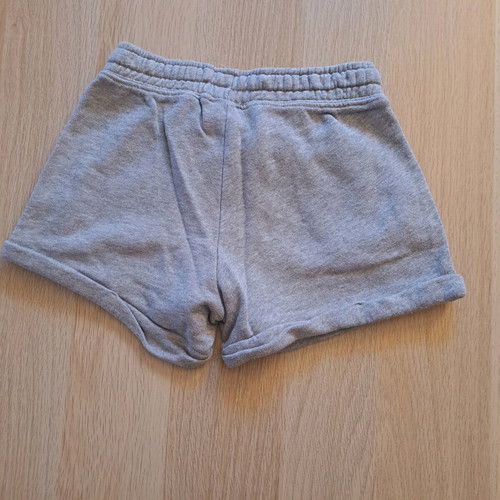 Benneton shorts 7-8 years 130cm like new, grey