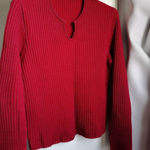 Wool women's sweater size L like new, red
