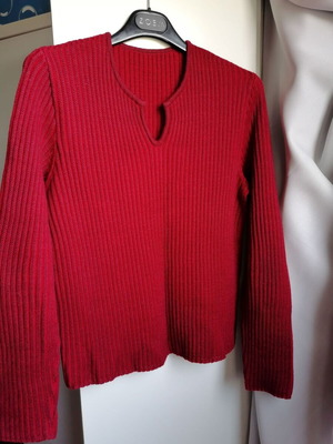 Wool women's sweater size L like new, red