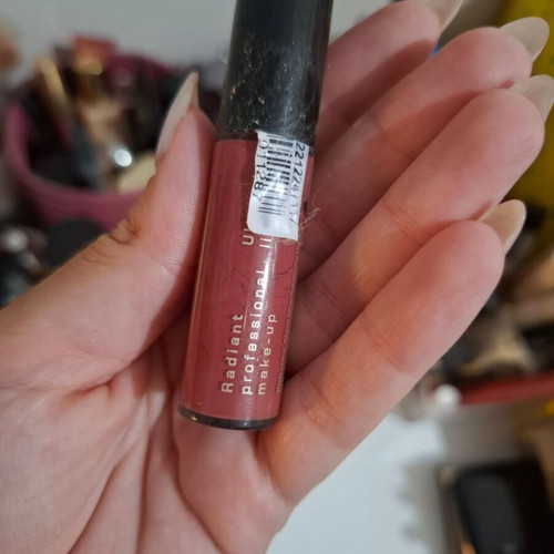 Radiant lip gloss and Kiko lip pencil like new