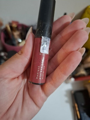 Lip gloss της Radiant και μολύβι-κραγιόν της Kiko σαν καινούργια