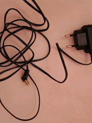 AC/DC power supply with DC barrel plug like new