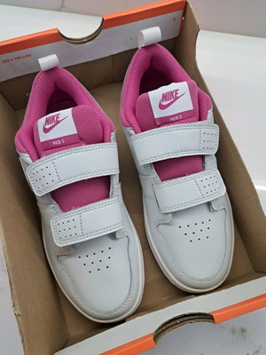 Παιδικά παπούτσια Nike νούμερο 33,5 καινούργια