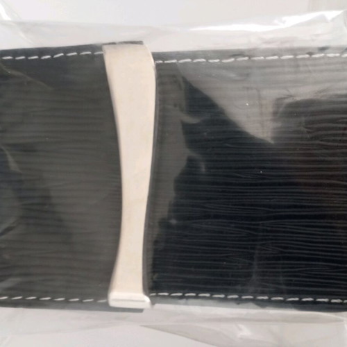 Black cigarette case new with automatic magnetic metal lid