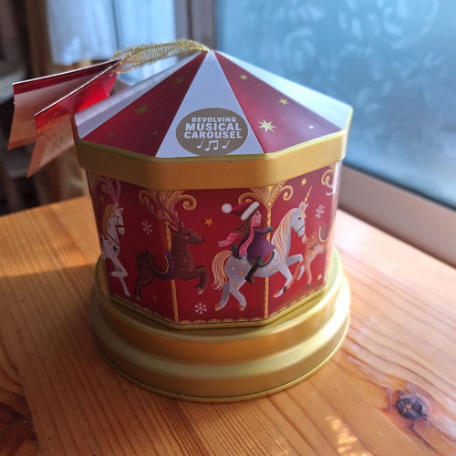 Musical metal box from England with Christmas motifs, new