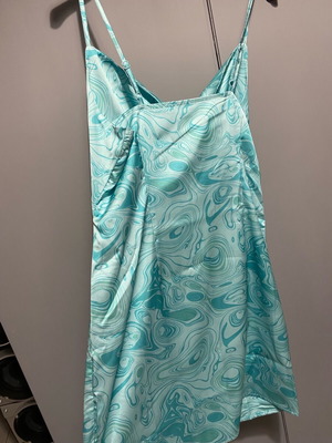 Φόρεμα Shein M-L με στενή γραμμή, σαν καινούργιο