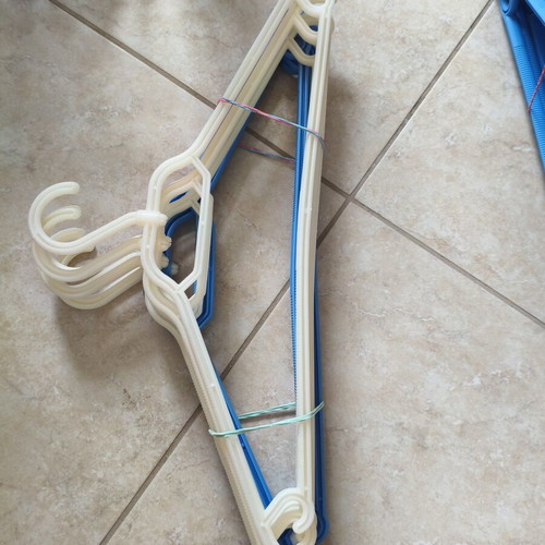 Rotating hangers pack of 20 like new, assorted colors