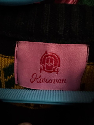Karavan pullover like new with perfect print