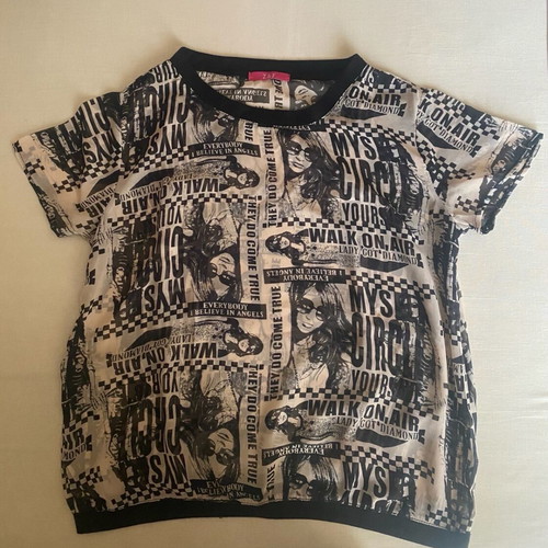 T-shirt black and white one size like new