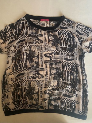 T-shirt black and white one size like new