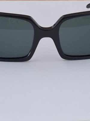 Polaroid sunglasses black rectangular polarized UV400 like new with case
