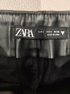 Zara faux leather shorts small like new, black