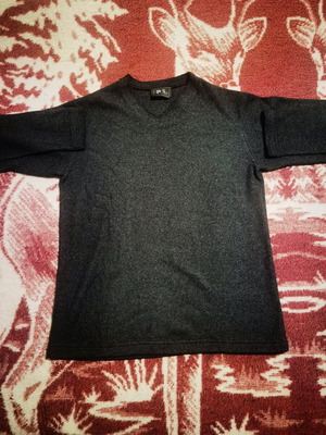 Long-sleeve fleece style gray shirt used, size M