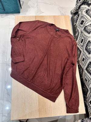 Burgundy blouse used, comfortable fit, size L