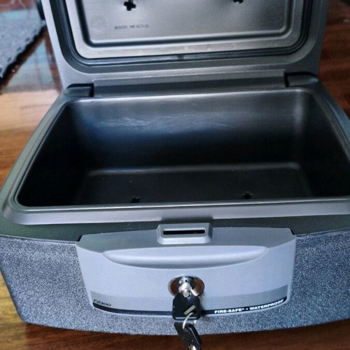 Sentry Safe Firesafe Waterproof Safe Chest like new with 2 keys