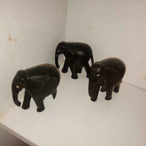 African elephants used figurines