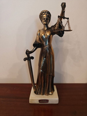 Themis statue used, blind justice 18.5x38 cm