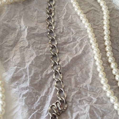 Belt with two rows of white artificial pearls
