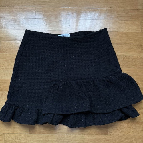 Black Reserved skirt boucle like new, size L