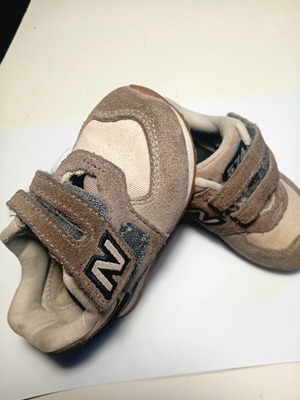 Children's shoes size 22.5, like new