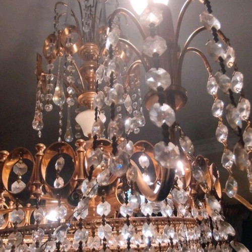 Chandelier vintage with 12 lamps, brass and crystals used