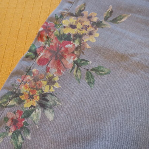 Denim jean Zara like new with floral design, elastic fit