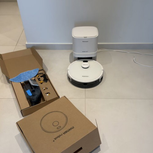 Rohnson Mamba Robot+ robotic vacuum with self-cleaning station, like new