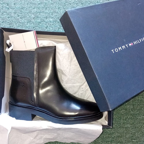 Tommy Hilfiger Chelsea Boots new with tags, black, size 40