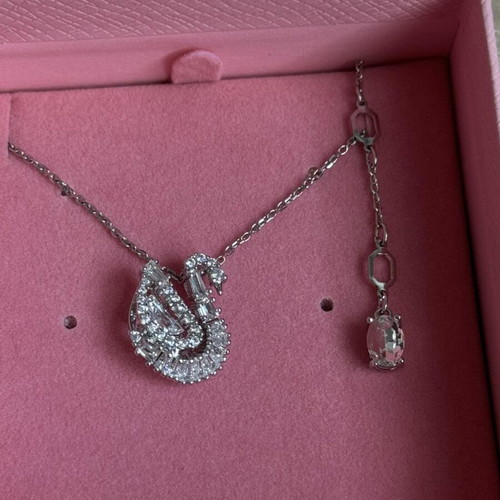 Swarovski silver swan necklace new from collection