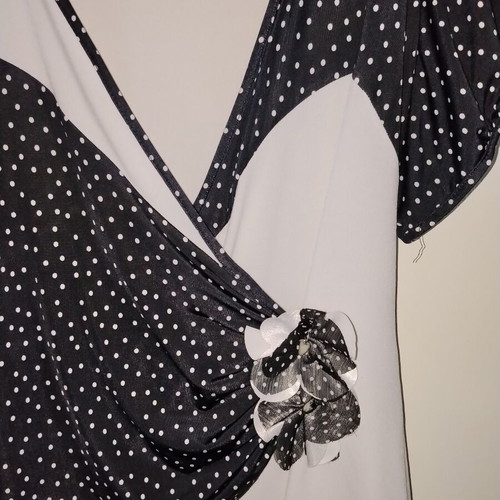 Polka Dot Wrap Top like new, size M, black and white