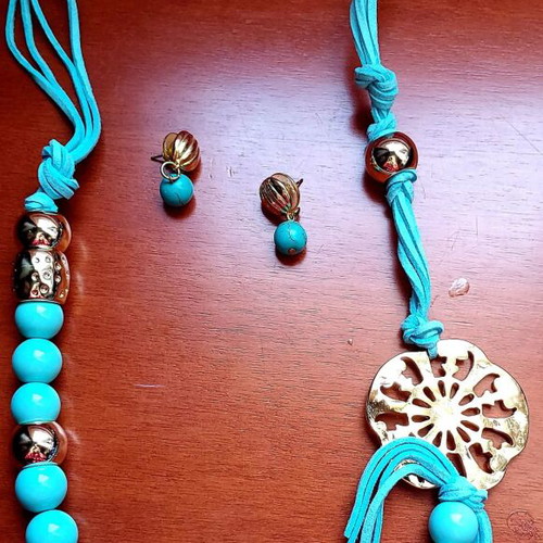 Handmade turquoise and gold necklace and earrings set like new