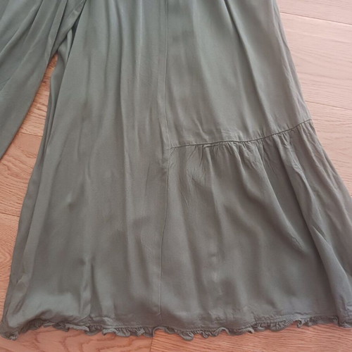 Attrattivo pants size Small green like new