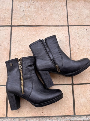 Black ankle boots used, size 37, with wear