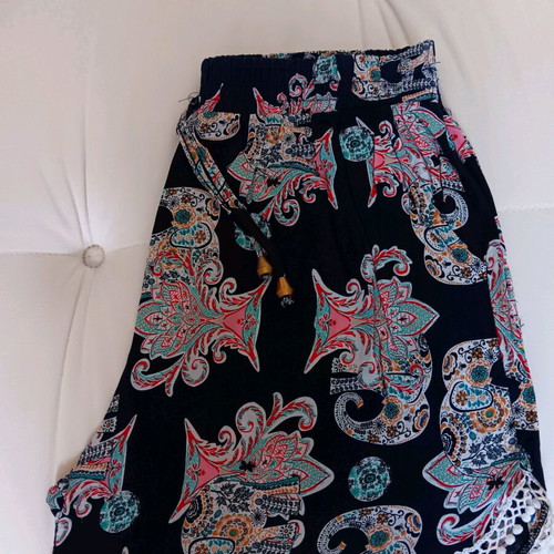 Celestino shorts like new, women's ethnic lachouri pattern, size XL, blue with lace
