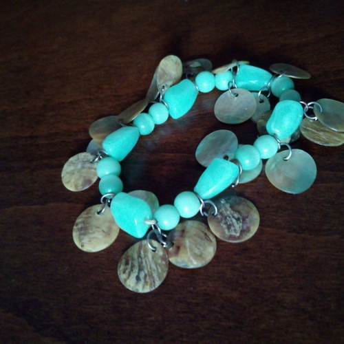 Glow in the dark bracelet with mother-of-pearl and cat's eye used