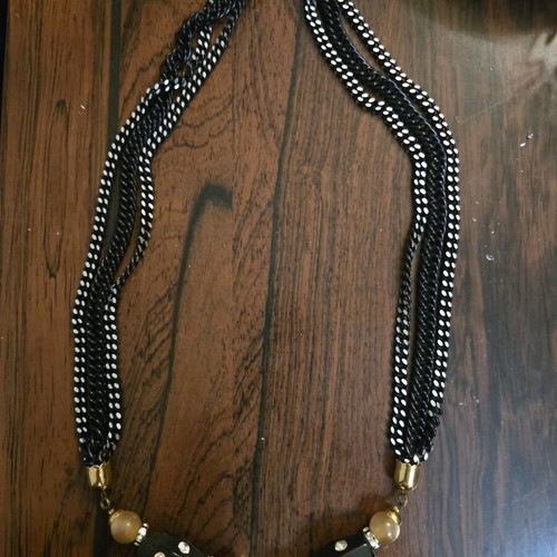 Vintage women's necklace like new, black