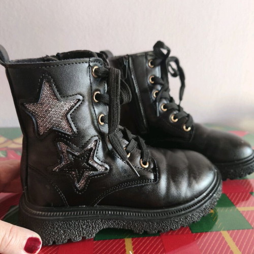 Black girls' boots size 28 with silver stars like new