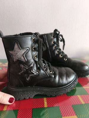 Black girls' boots size 28 with silver stars like new