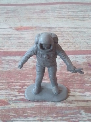 Astronaut figure used, height 6 cm