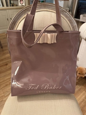 Ted Baker bag like new, shopping bag size, pink