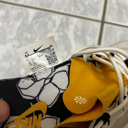 Nike React Element 55 SE University Gold sneakers like new, size 42