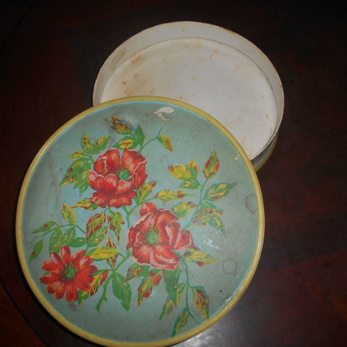 Ellinis cardboard box used, 1950s, diameter 24cm