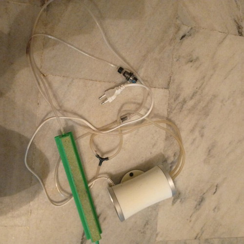 Dophin aquarium air pump used, pack with tubing and air stone