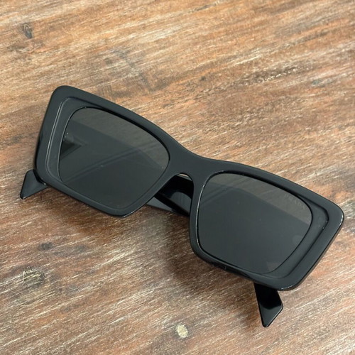 Prada sunglasses like new, black